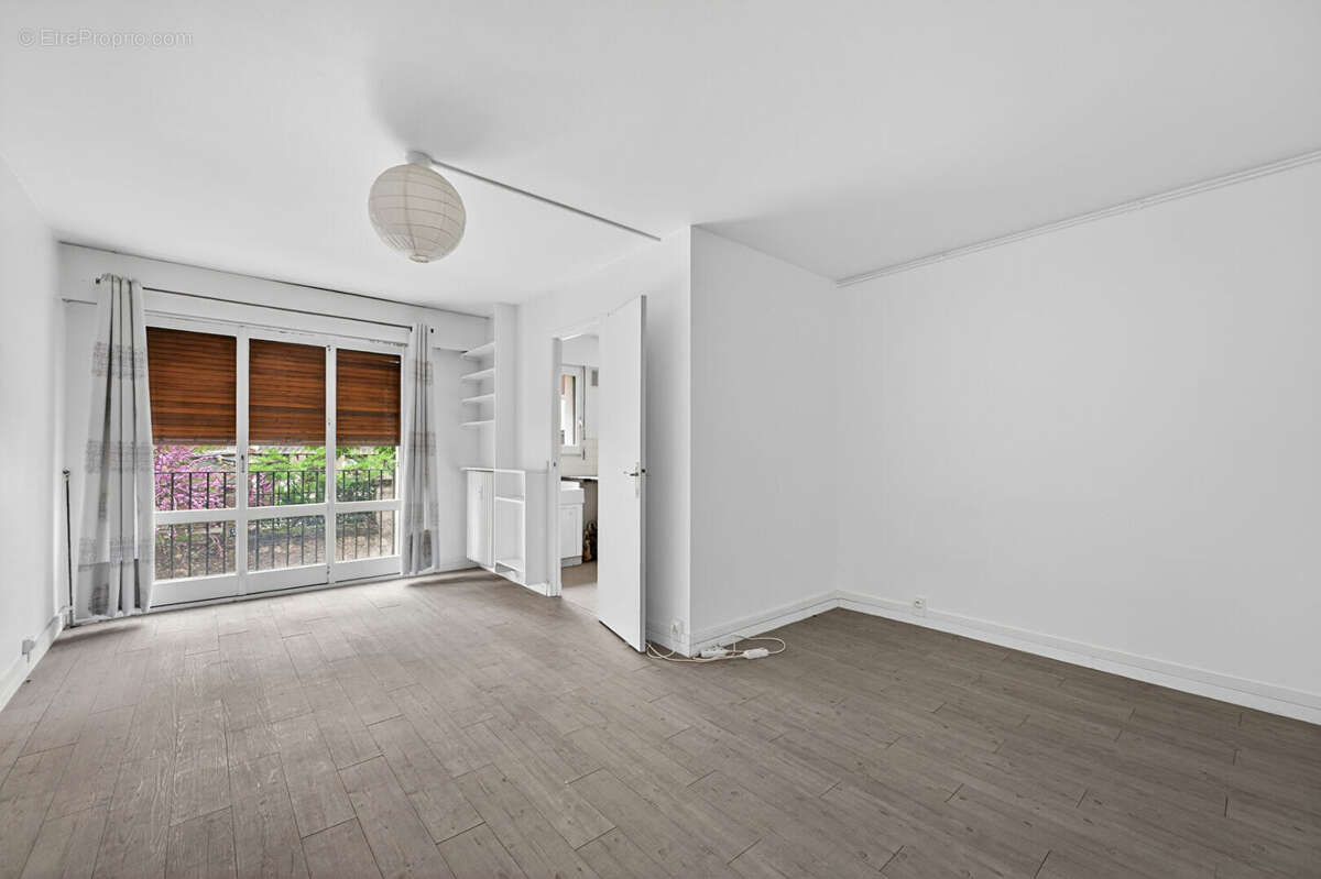 Appartement à PARIS-15E