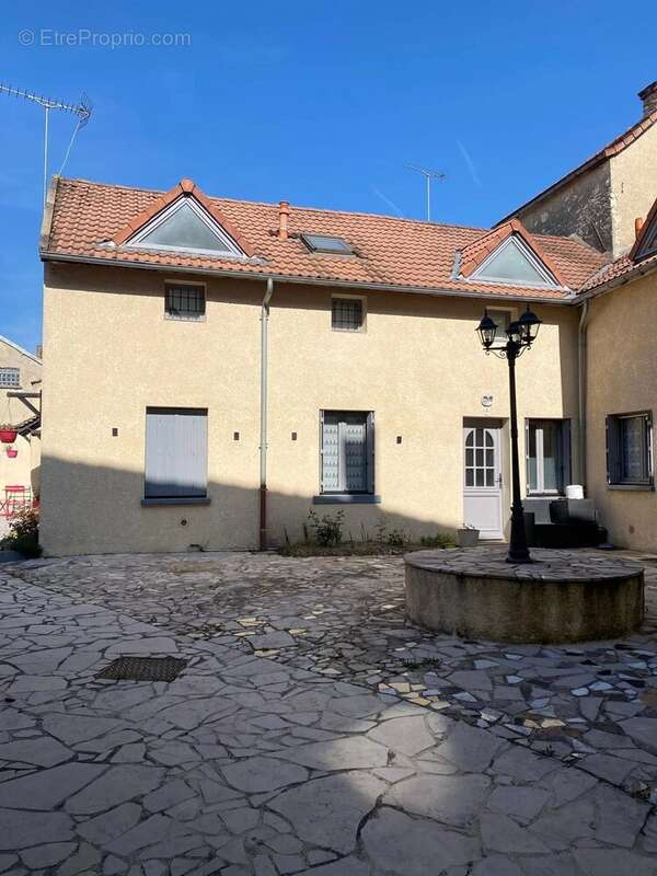 Appartement à BRIENON-SUR-ARMANCON