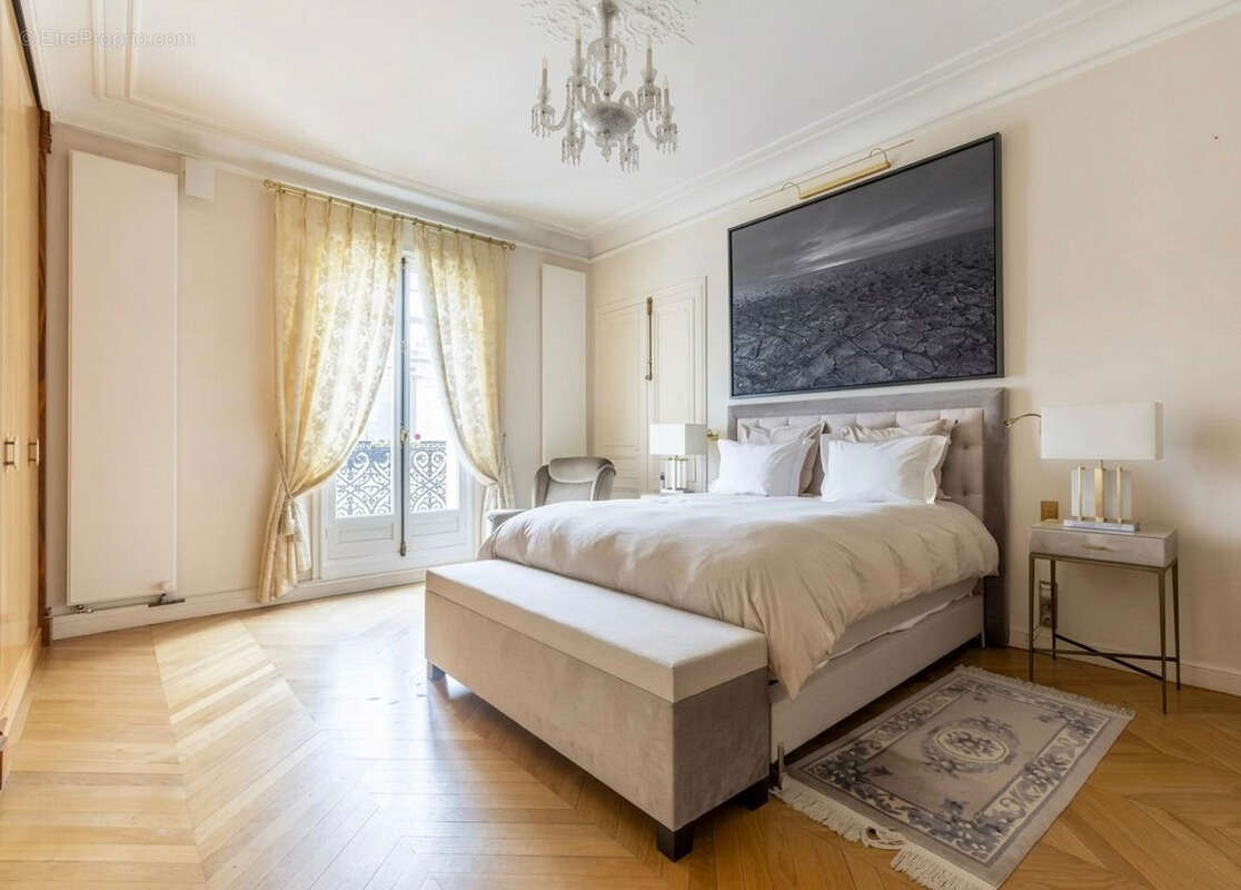 Appartement à PARIS-8E