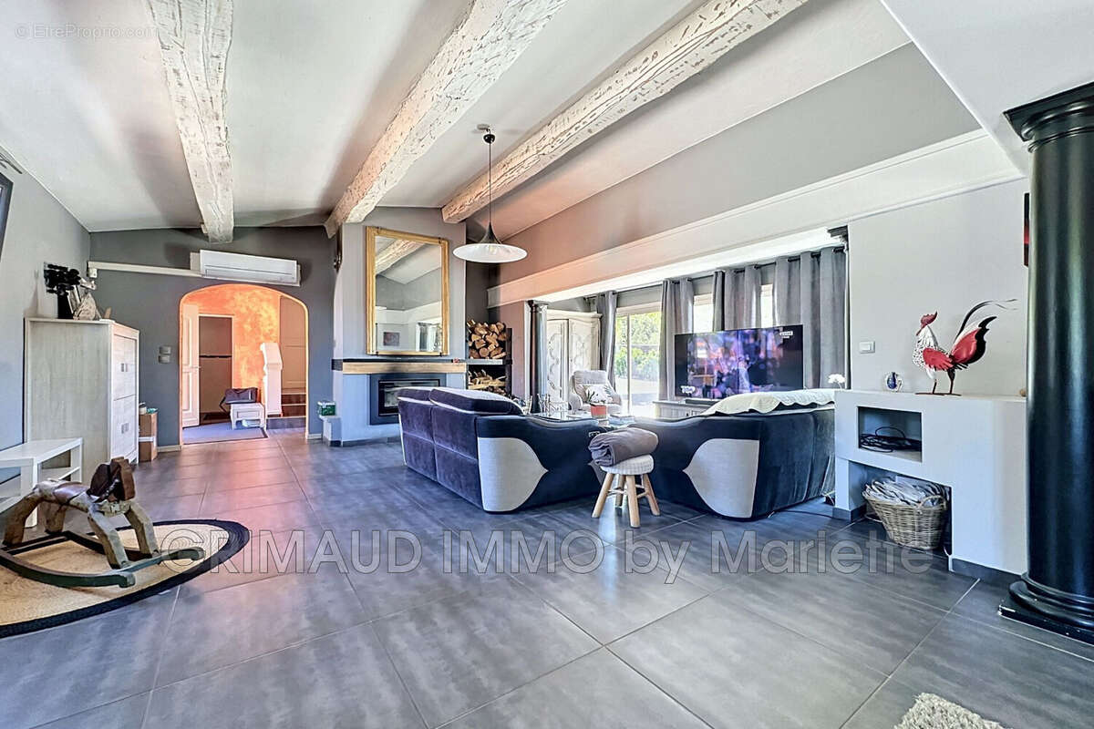 Maison à LE MUY