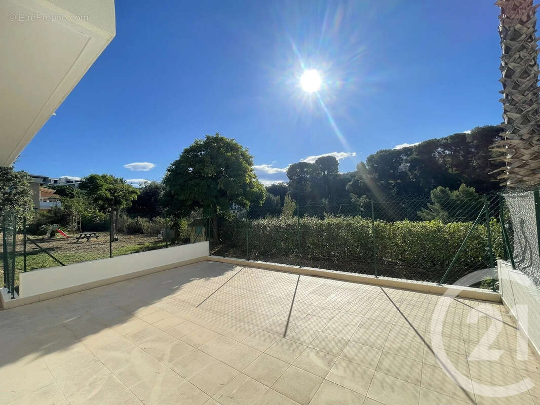 Appartement à SAINT-LAURENT-DU-VAR