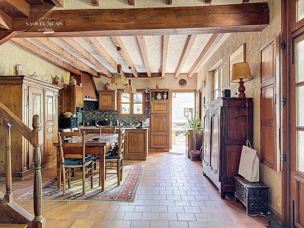 Maison 180 m² à Brain-Sur-Allonnes  - photo 4