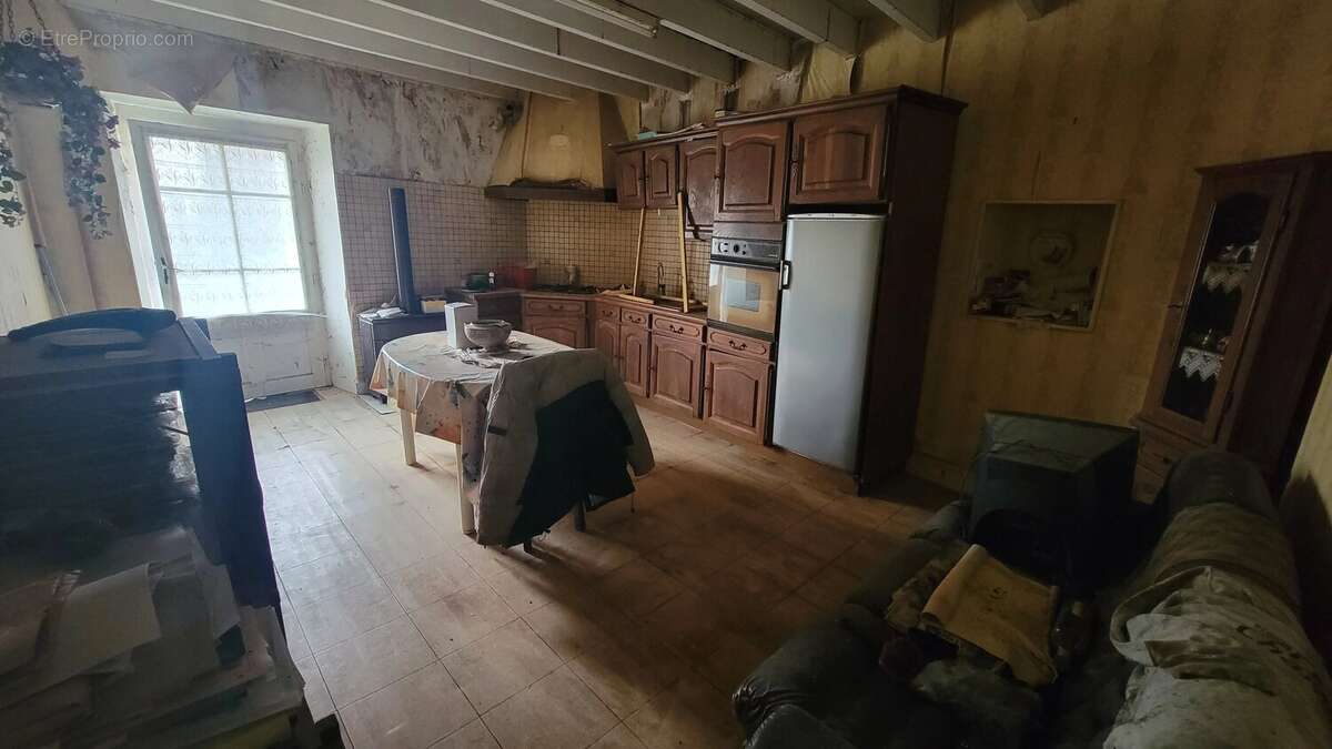 Maison de village à rénover avec dépendances - photo 3