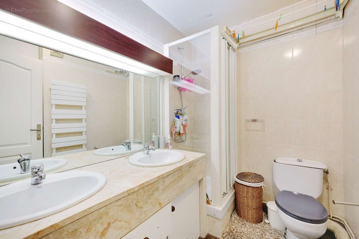 Appartement à LEVALLOIS-PERRET