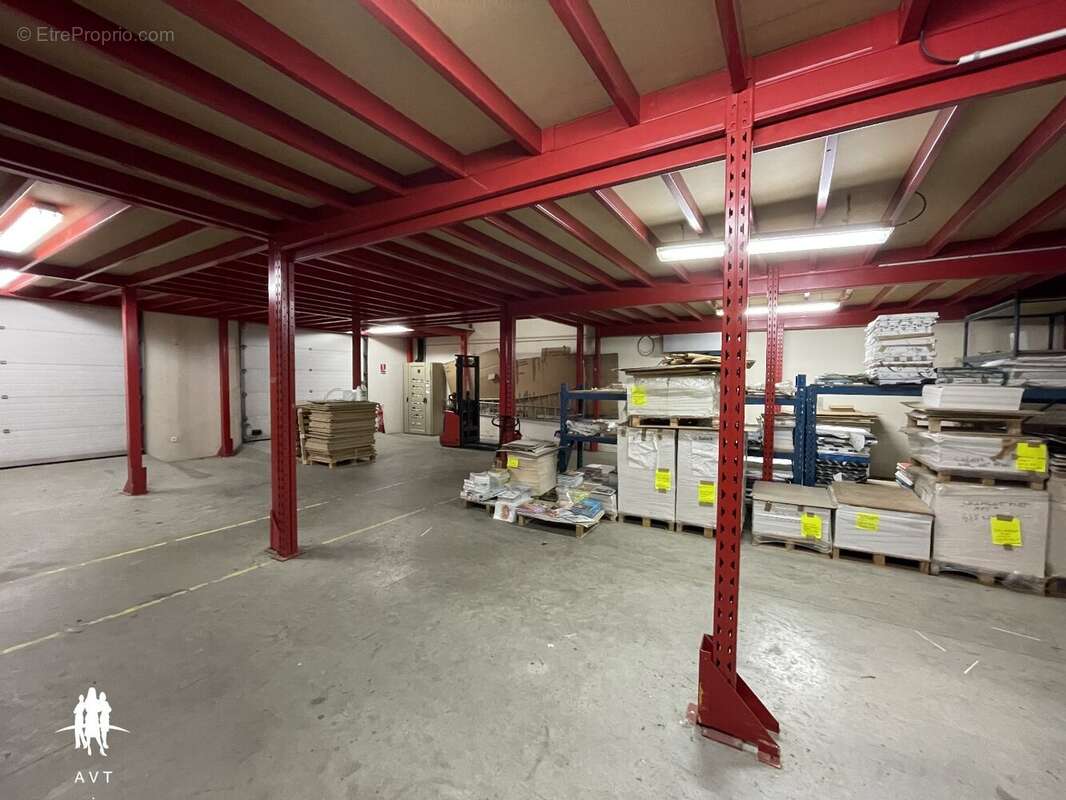 Commerce 1430 m² à Mantes-La-Jolie  - photo 104