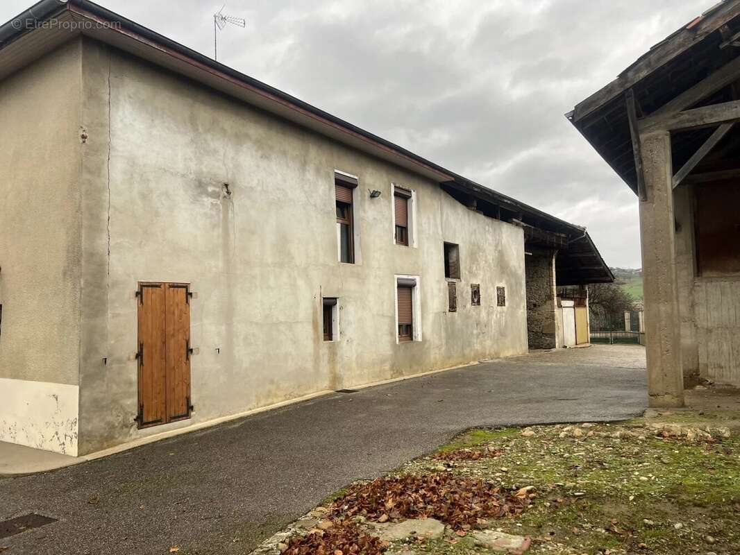 Maison à CHEVRIERES