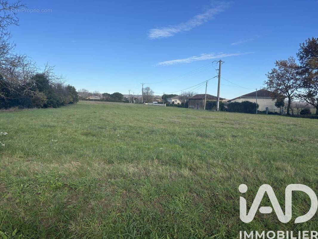 Photo 1 - Terrain à BARRY-D'ISLEMADE