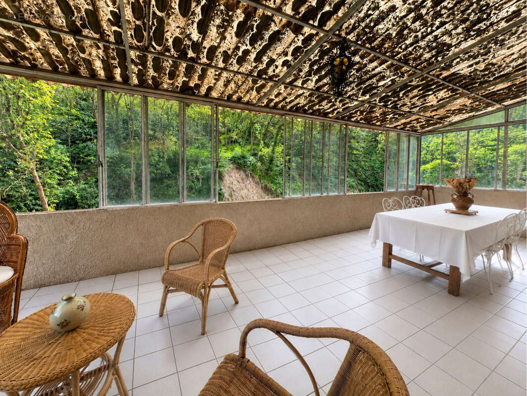 Maison en pierres 131m2 / 5 chambres + Véranda 30m2 + Annexes et forêt - photo 7