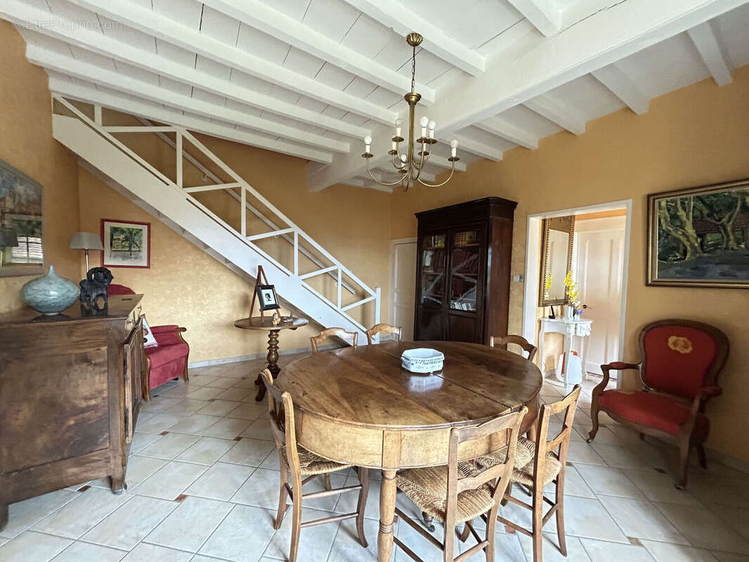 Photo 6 - Maison à NEULISE