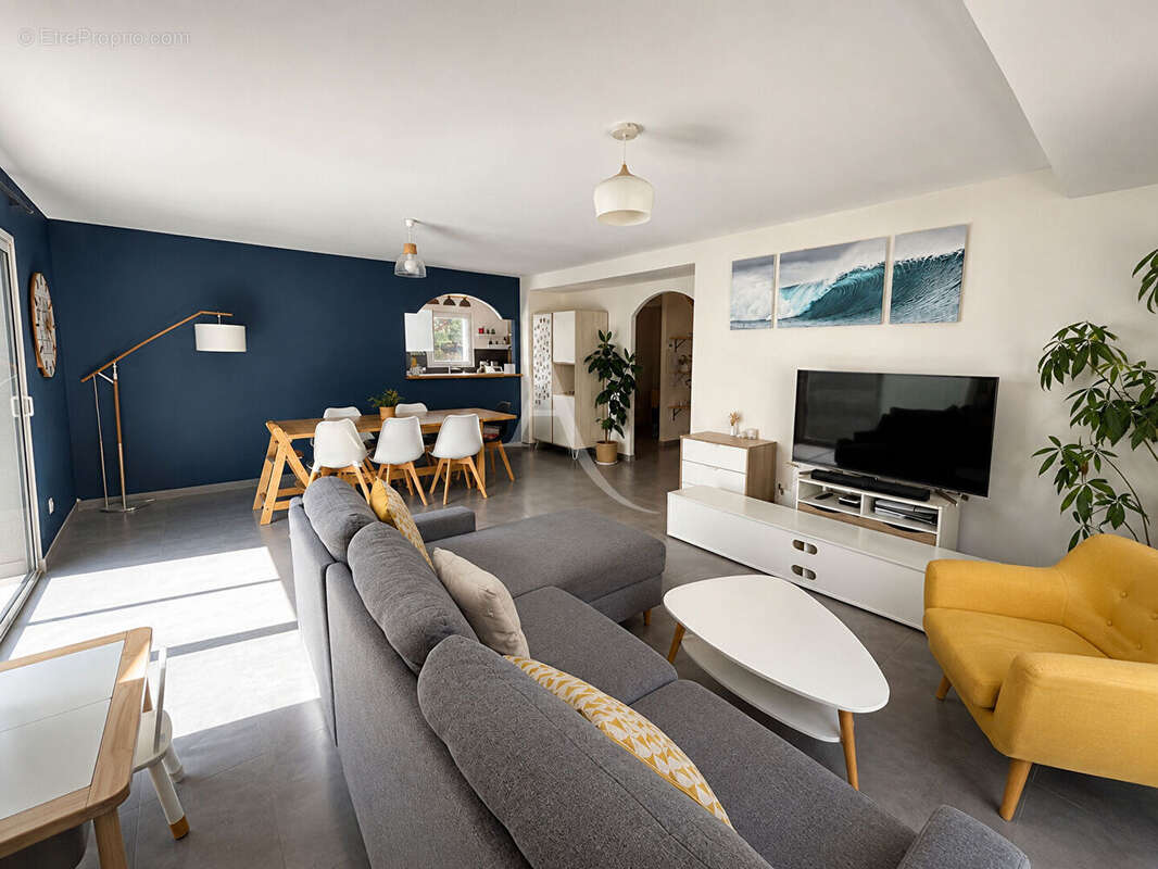 Maison Coueron, 2015, garage, entièrement clos - photo 4