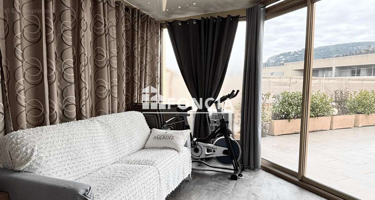 Appartement à MANDELIEU-LA-NAPOULE