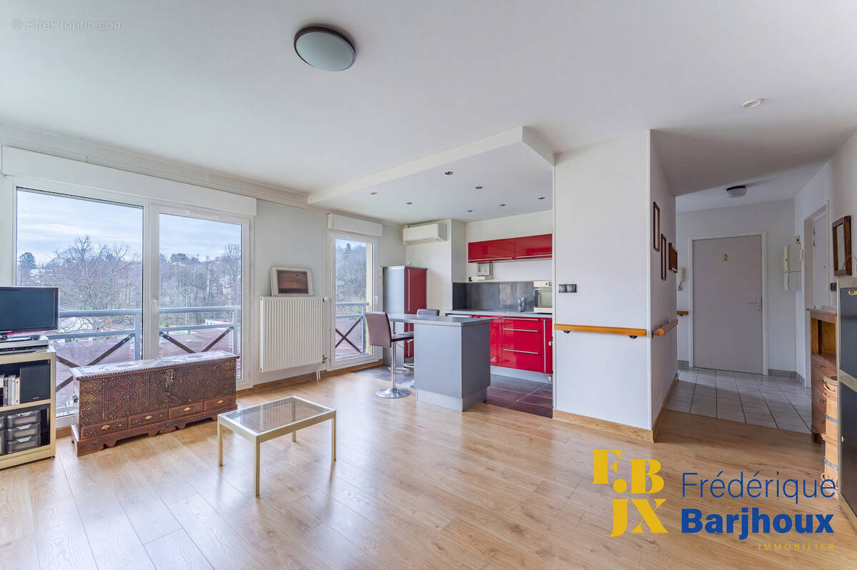Appartement à FONTAINES-SAINT-MARTIN