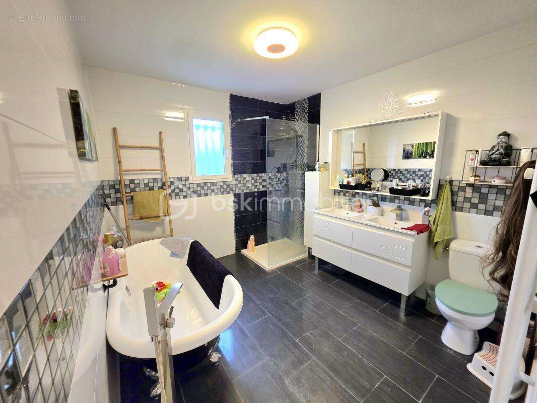 Mondragon / 2 villas / 390 m² habitable / piscine / terrain 7 500 m² - photo 14