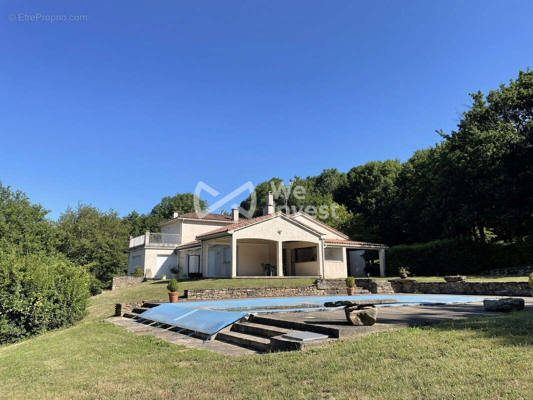 Maison 340 m² à Saint-Amans-Valtoret  - photo 2