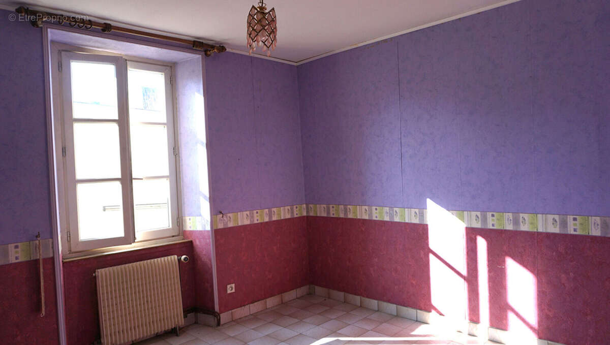 Maison à SAINT-FLOVIER