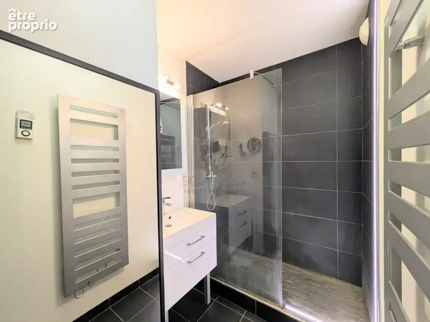 Lyon 7ᵉ   Appartement T2 avec balcon, parking et piscine au sein d’une résidence recherchée - photo 10