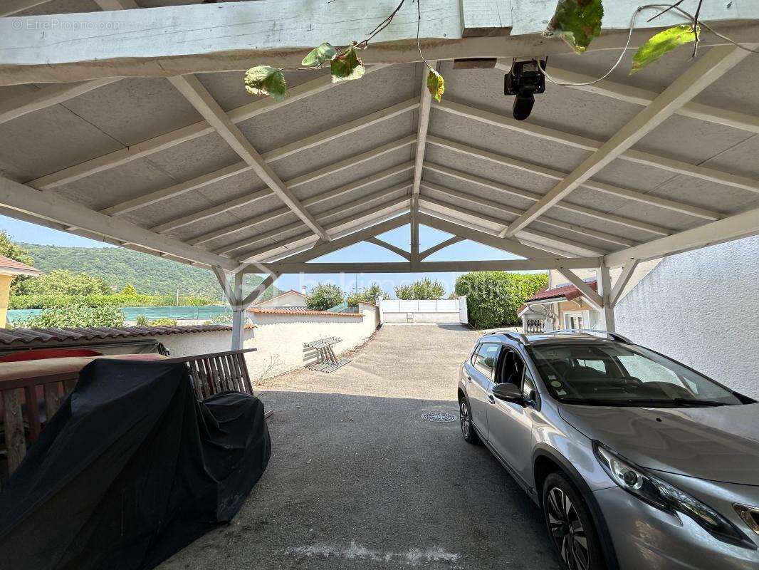 Propriété familiale de 211 m² avec piscine et espace indépendant - photo 25