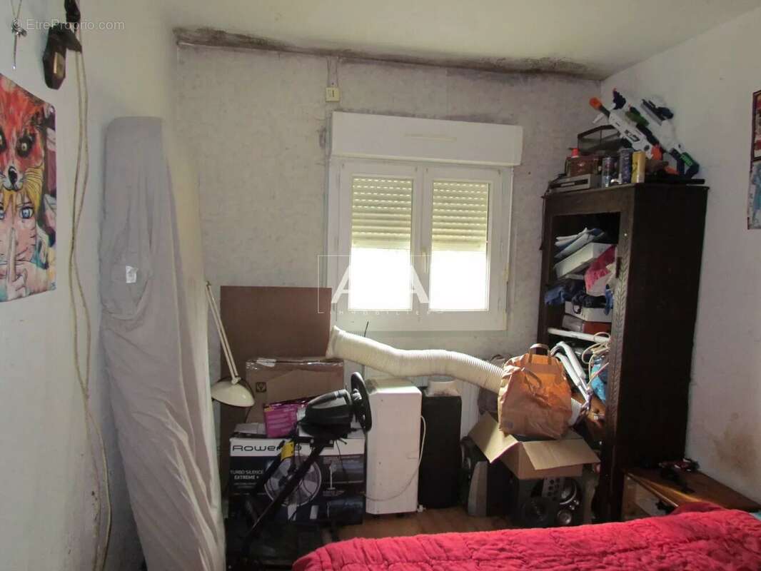 Maison à LES ADJOTS