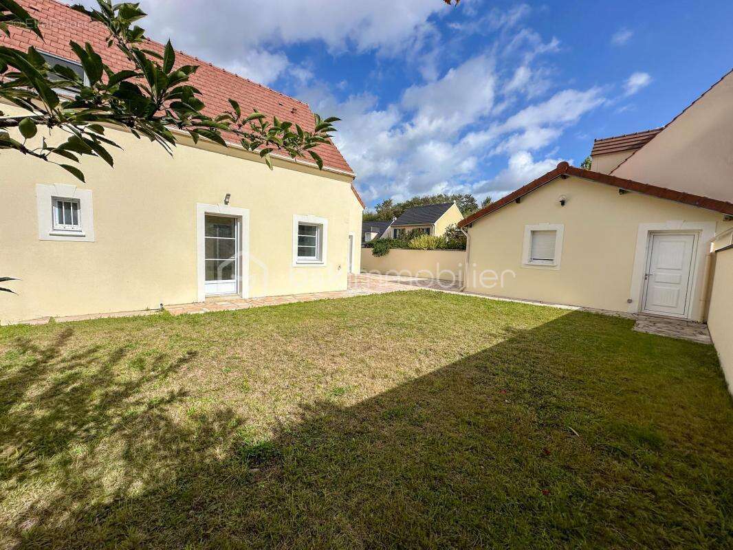 Maison à SAVIGNY-LE-TEMPLE