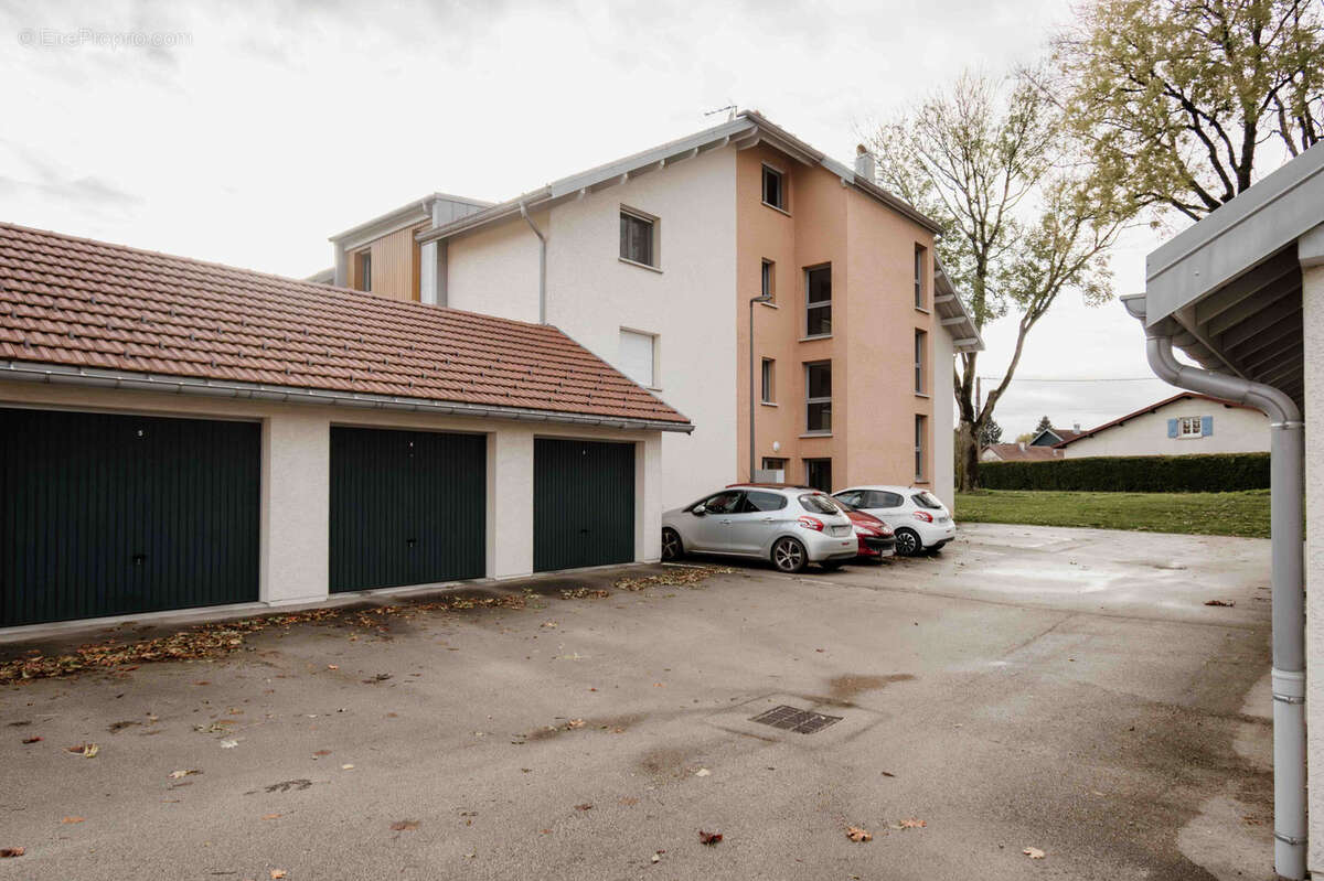 Appartement à LA RIVIERE-DRUGEON