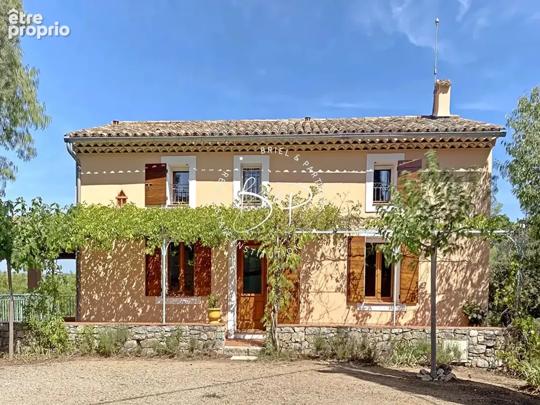 CARCES à VENDRE Bastide et bergerie en pierre au coeur d'un hameau provençal  4 chambres piscine garage sur  3300 m² de terrain  - photo 2