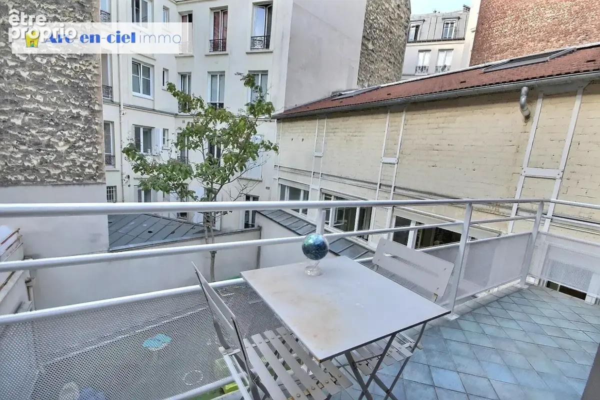 Place de la république - Canal Saint-Martin - 2 pièces - 45m2 - photo 2