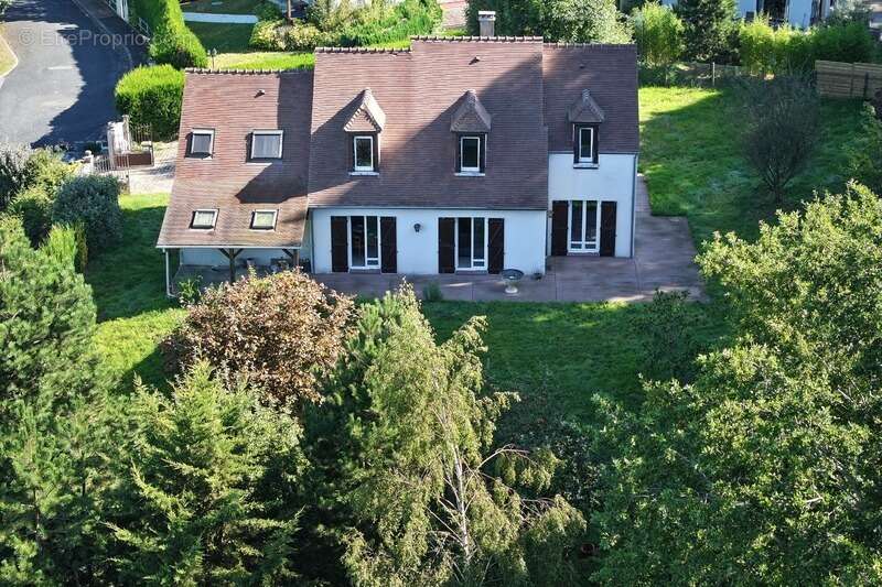 Maison à LA QUEUE-LES-YVELINES