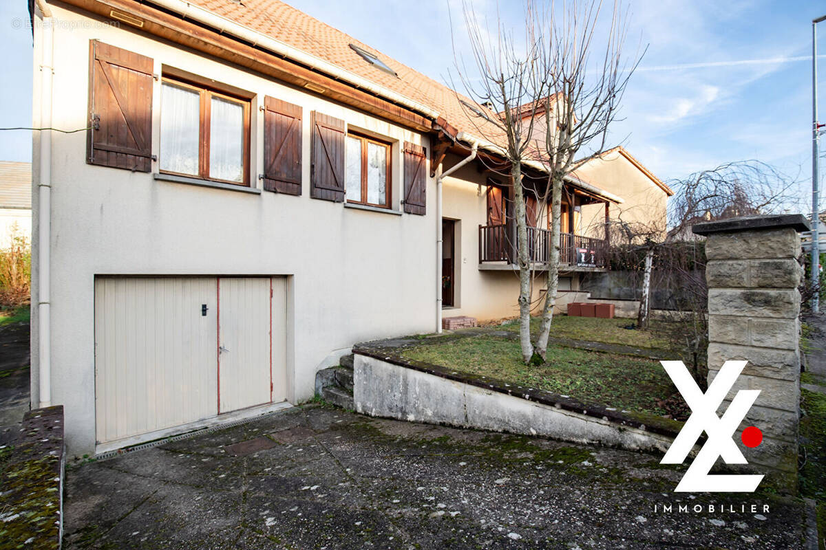 Maison à VELAINE-EN-HAYE