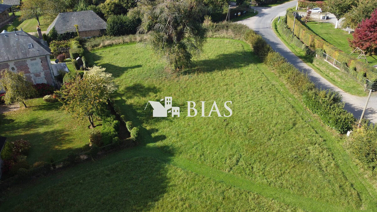 Terrain à PONT-L&#039;EVEQUE