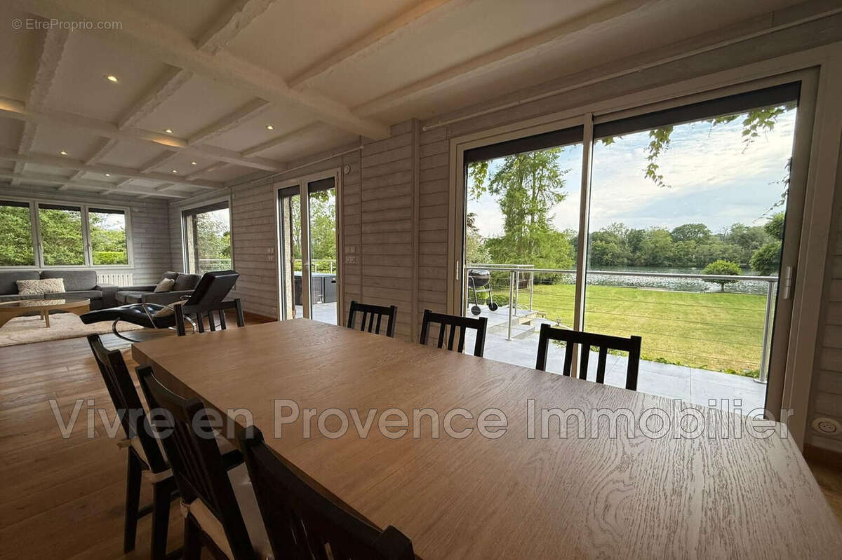 Maison 146 m² à Nandy  - photo 4