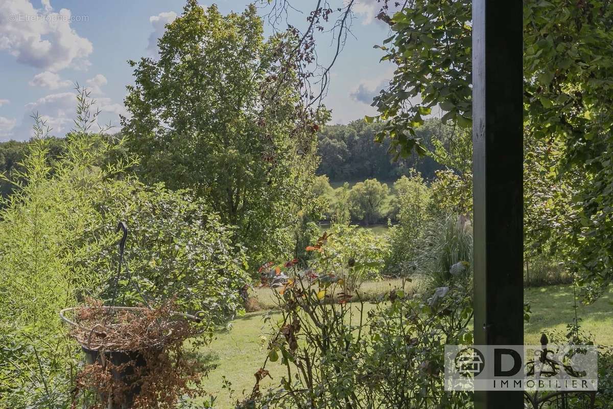 Maison à MONTFERMIER