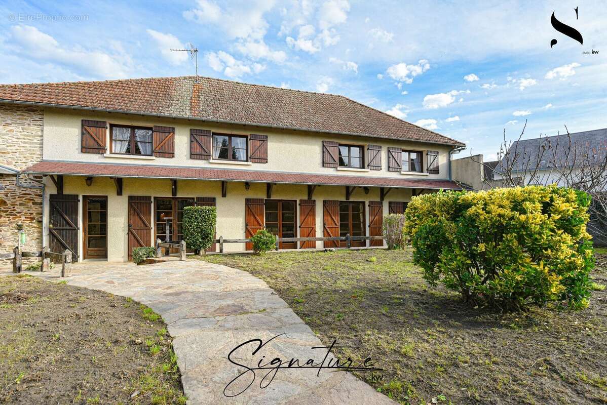 Maison à SAINT-YRIEIX-LA-PERCHE