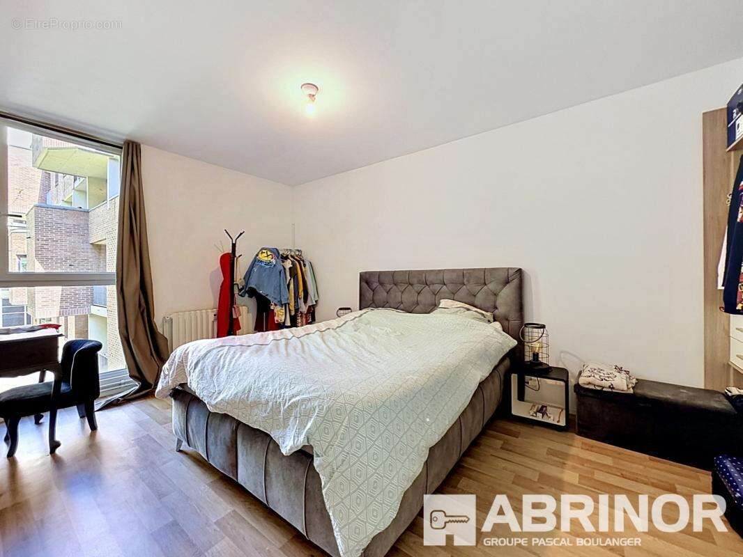ROUBAIX centre - Beau type 4 de 81.57 m² hab. - Balcon - photo 5
