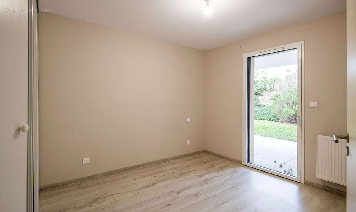 Appartement à ONET-LE-CHATEAU