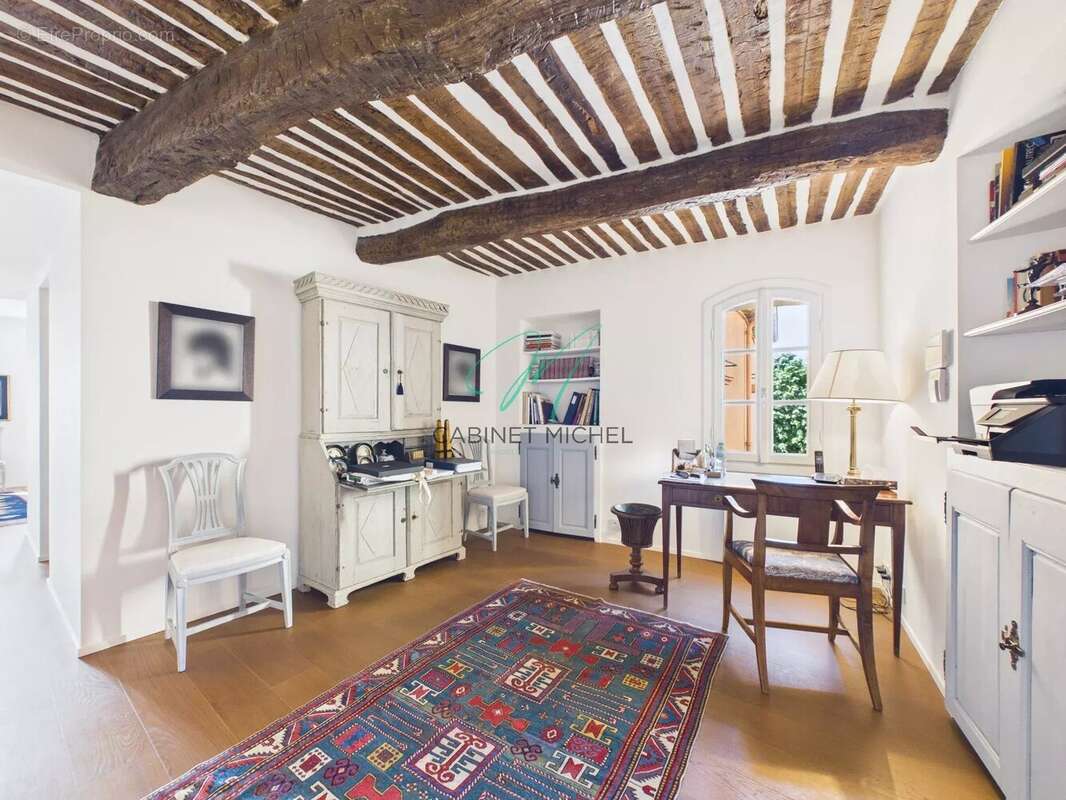 Appartement à CHATEAUNEUF-GRASSE