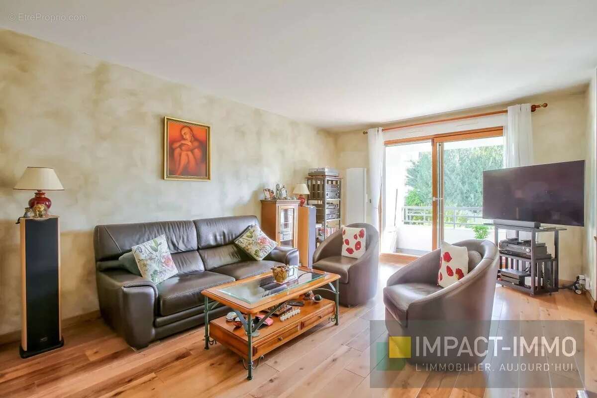 Appartement à LA GARENNE-COLOMBES