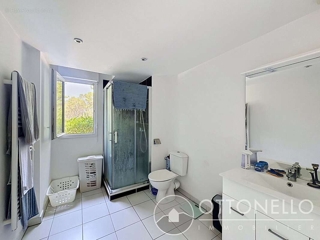 Appartement à ROQUEBRUNE-SUR-ARGENS