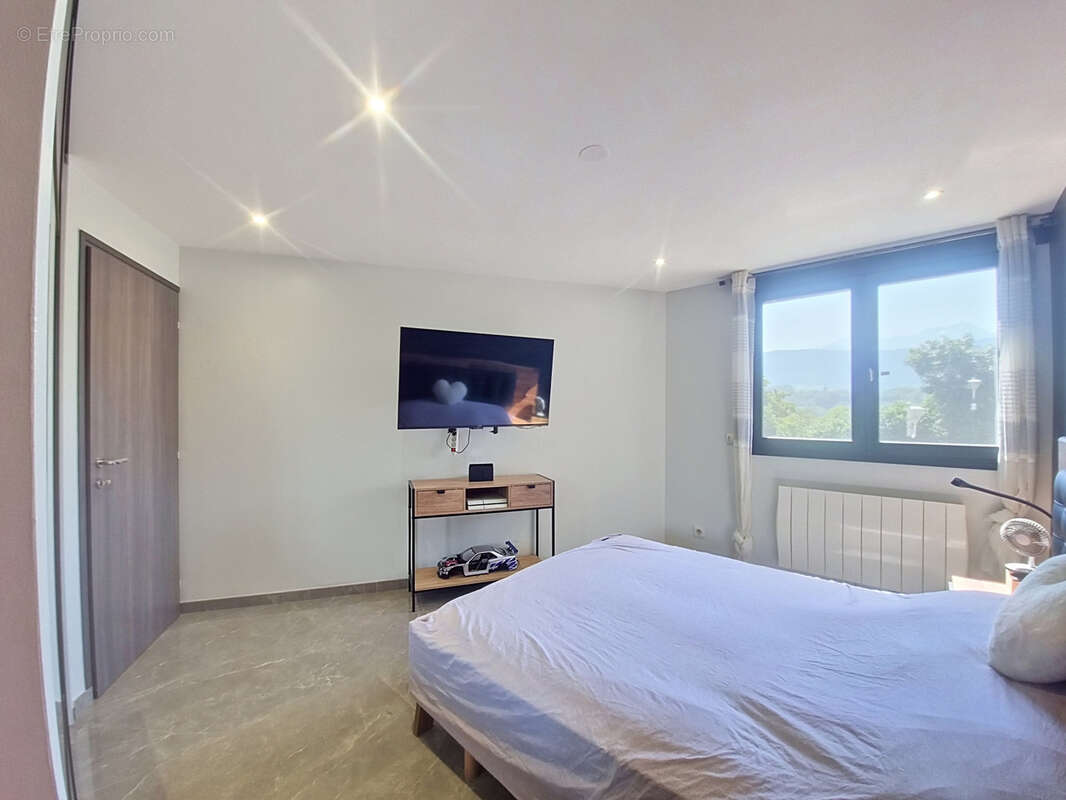 Montmélian - Exclusivité - Appartement T2 rénové avec gout - photo 8
