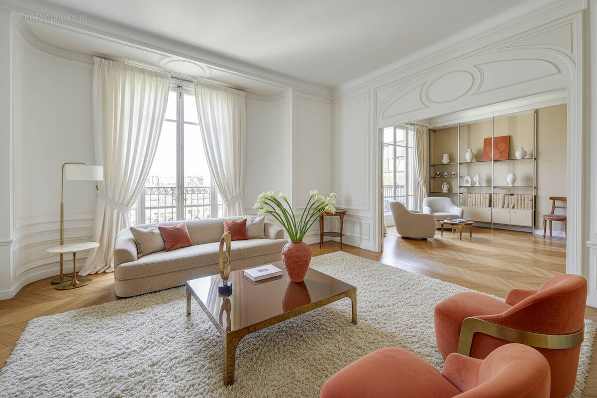 Appartement à PARIS-16E