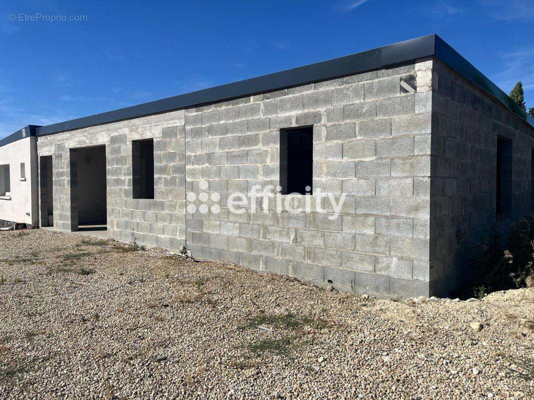 Maison à VENDEUVRE-DU-POITOU