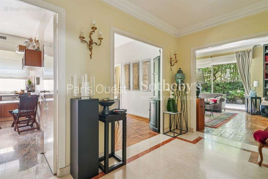 Appartement à NEUILLY-SUR-SEINE