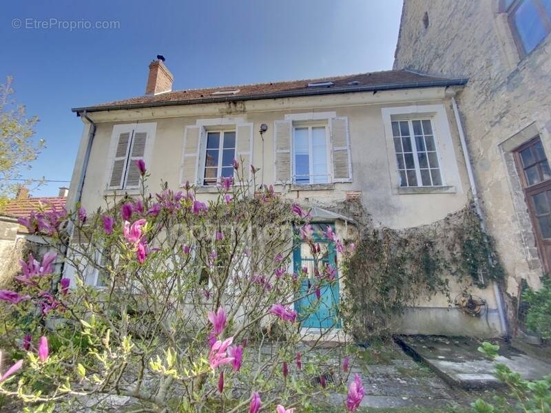 Maison à BRUYERES-ET-MONTBERAULT