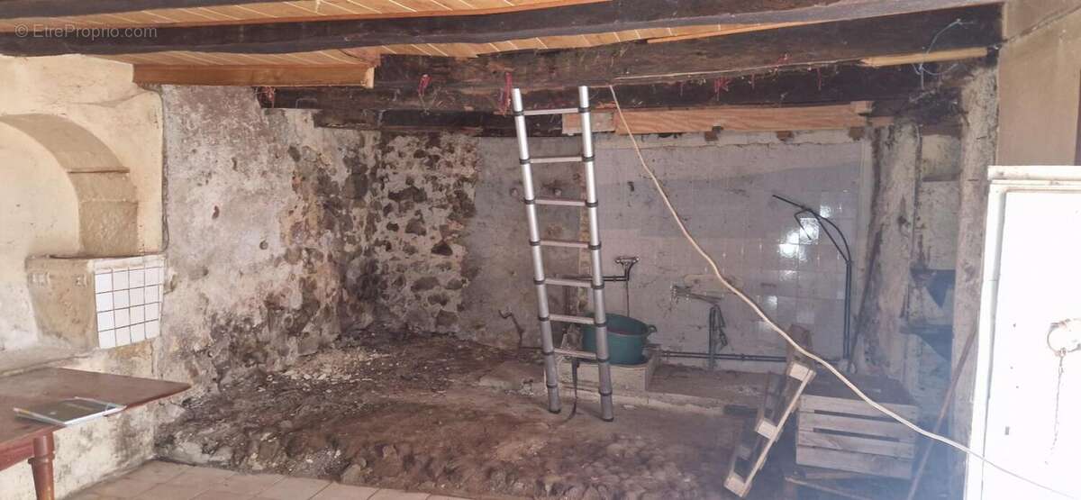 Maison à SAINT-MARTIN-CANTALES