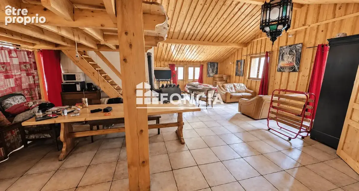 À Villaranger, corps de ferme de 208,60 m² habitables développant plus de 725 m² de surfaces intérieures, avec garage de 52,76 m - photo 4