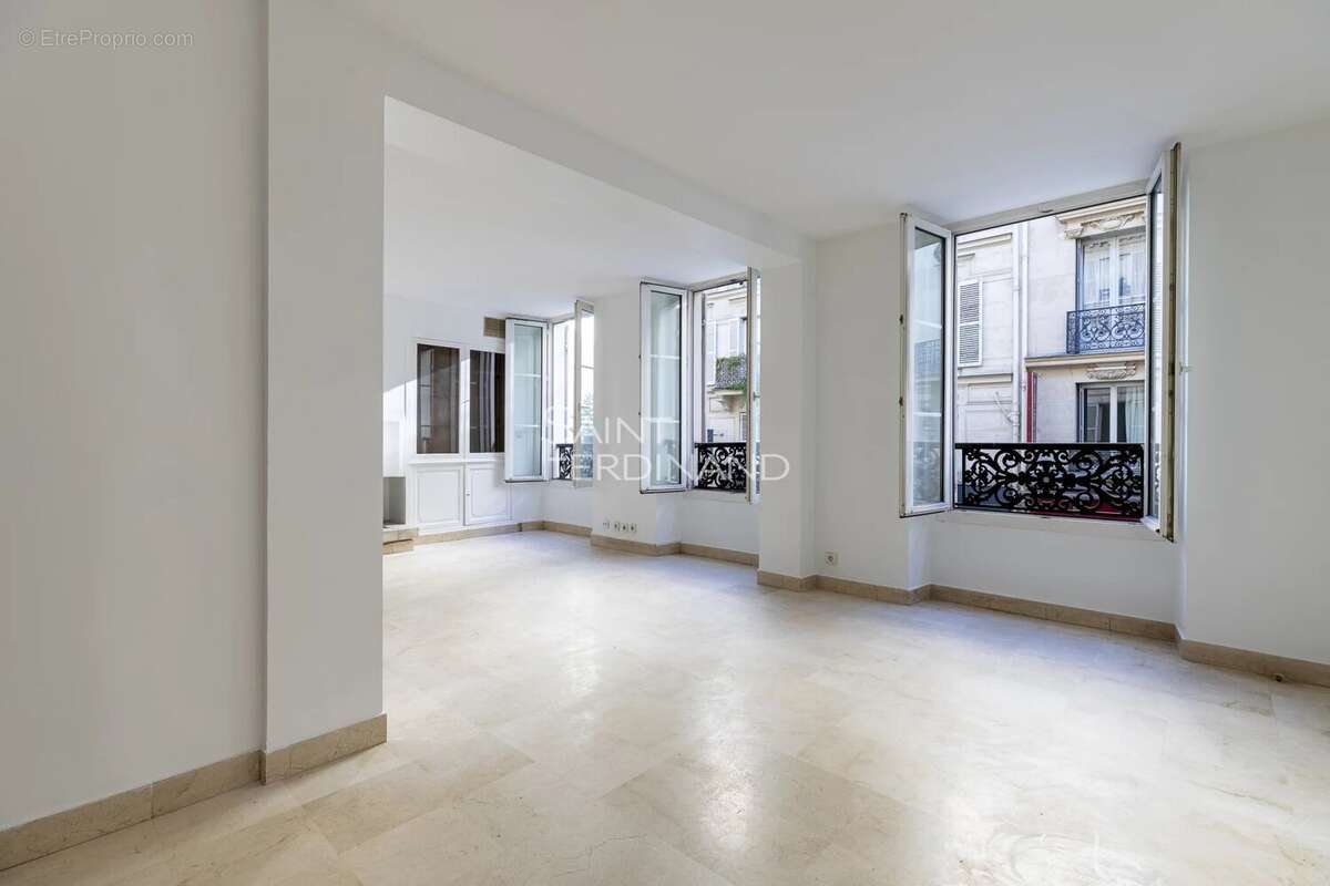 Appartement à PARIS-9E