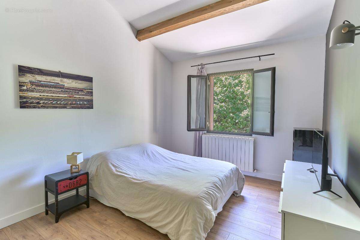 Maison à LE PUY-SAINTE-REPARADE