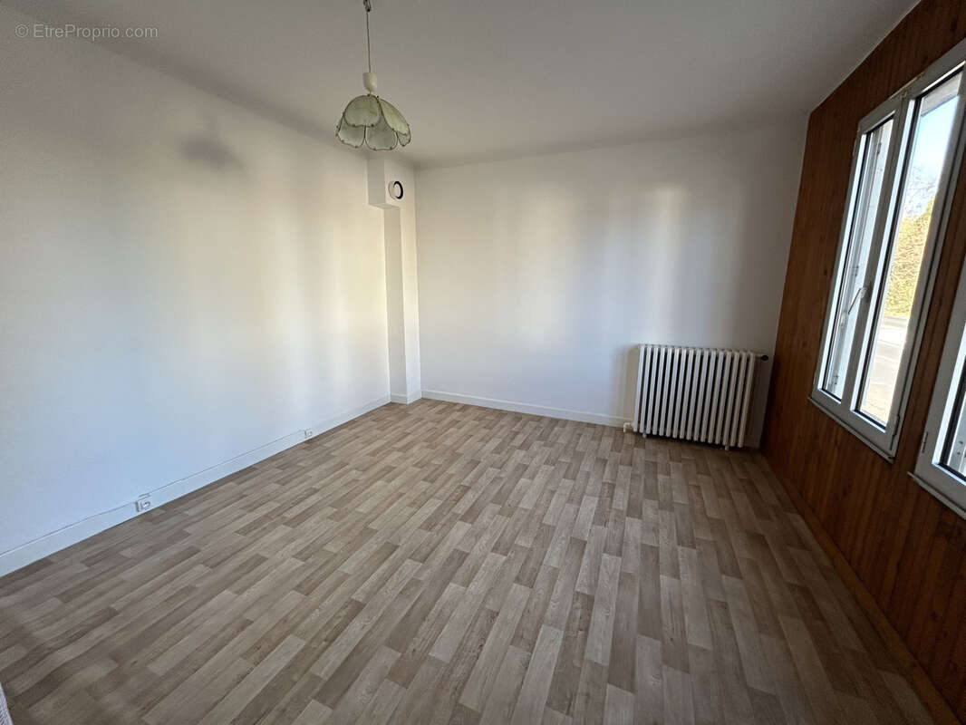 Appartement à MONTAIGNAC-SAINT-HIPPOLYTE