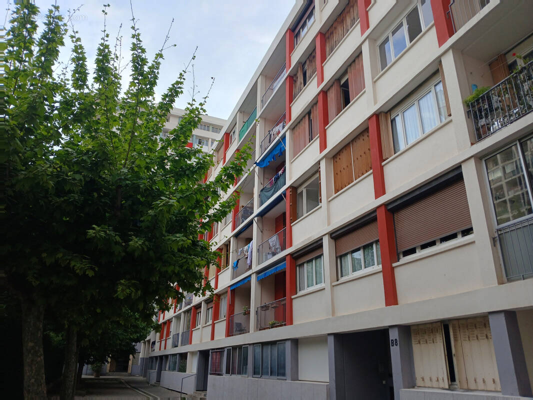 Appartement à MARSEILLE-3E