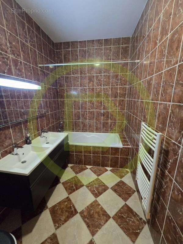 Appartement à SAINT-JEAN-DE-LA-RUELLE