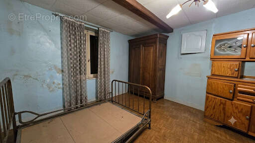 Appartement de type 2 en Rez-de-jardin à rénover - photo 3